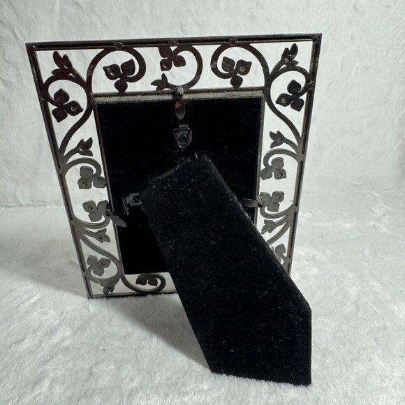 Martha Stewart 3.5" X 5" Silver Metal Photo Frame With Floral Vine Design - Picture 4 of 6
